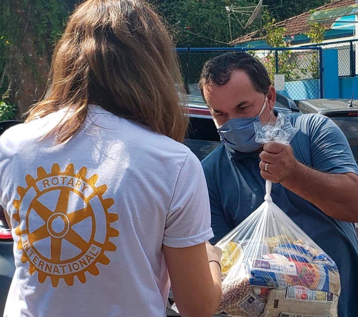 Instituto GPA e Rotary Club Distrito 4420 doam 380T de alimentos (Foto reprodução: Rotary)