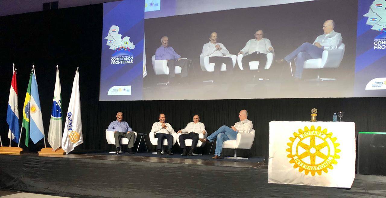 Presidentes do ano 2019-20 que receberam a Menção Distrital com Honra na Conferência Internacional Conectando Fronteiras, em Foz do Iguaçu