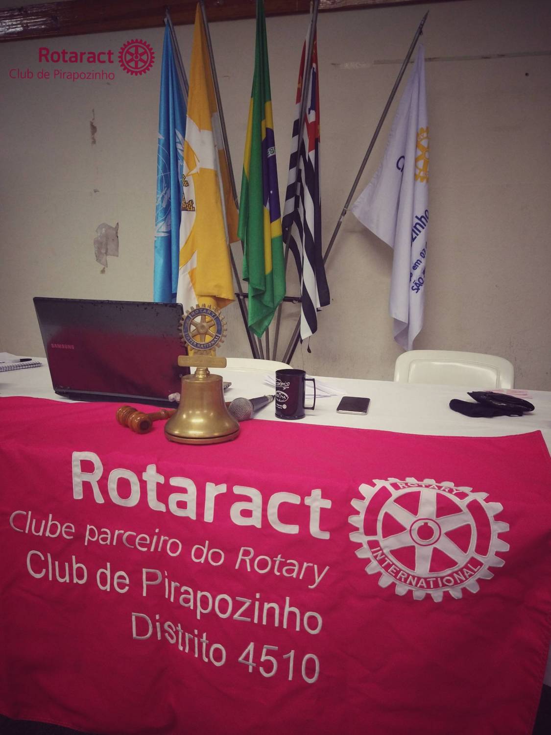 Nossa bandeira e o pavilhão.