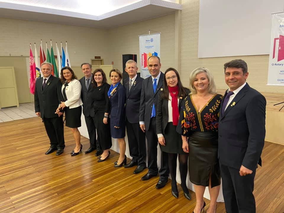 Governador do Distrito esteve em Flores da Cunha para prestigiar a posse de 6 novos companheiros na família rotária de Flores da Cunha
