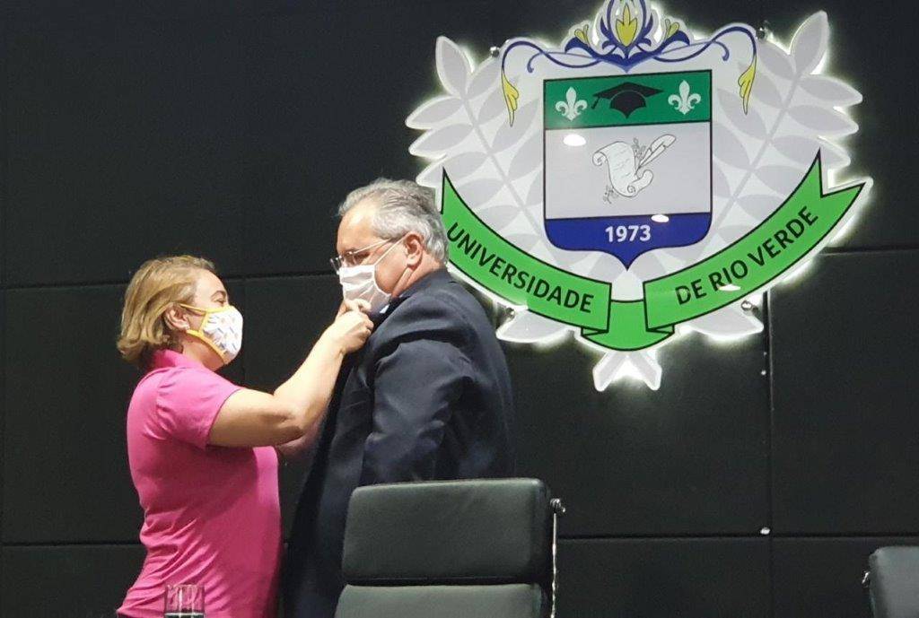 Magnífico Reitor da UNIRV - Alberto Barella Netto torna-se Associado Honorário do R. C. de Rio Verde 5 de Agosto.