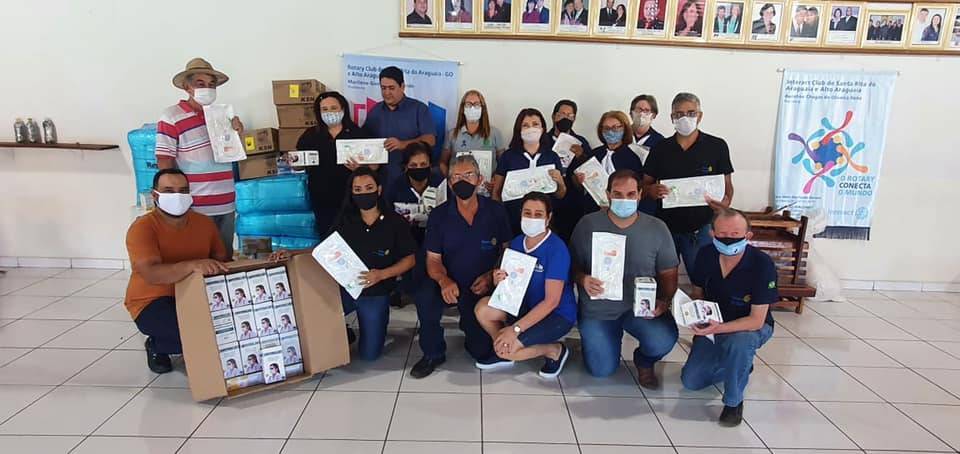 Entrega de equipamentos de proteção individual que serão usados pelos profissionais de saúde do município de Alto Araguaia-MT para o enfrentamento à pandemia do novo Corona vírus.