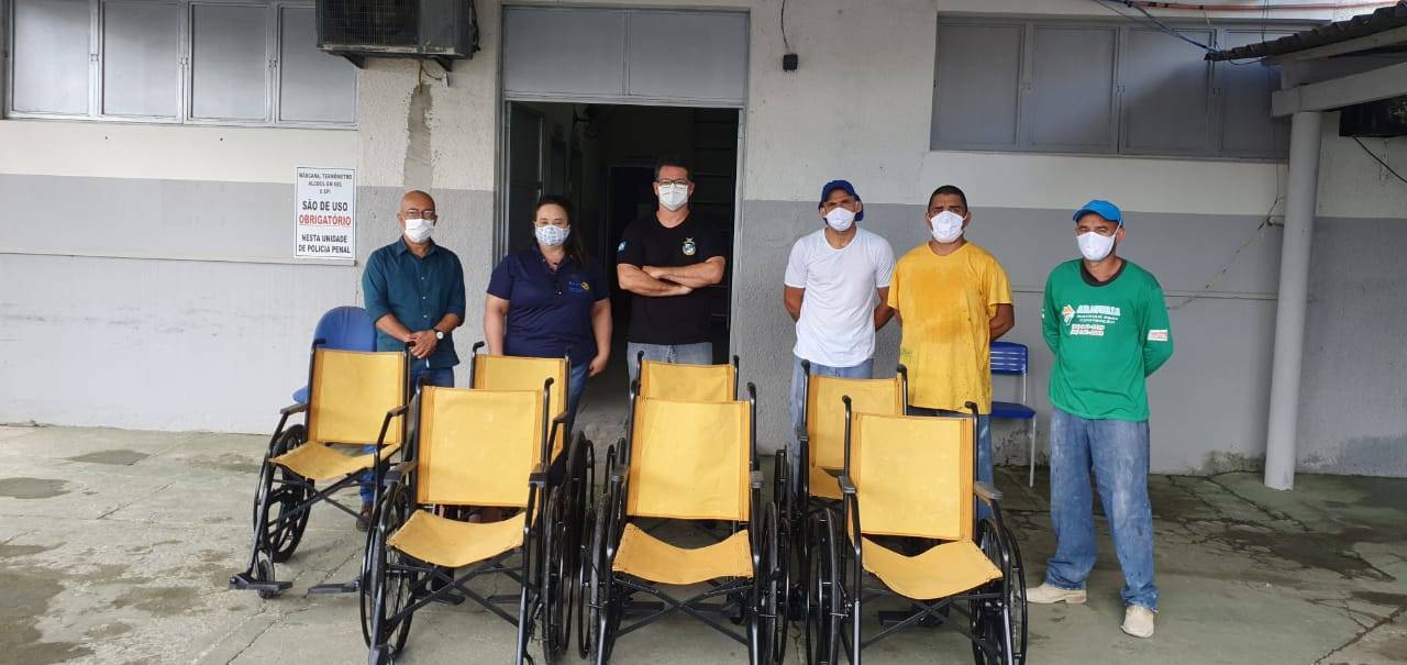 Reeducandos da Cadeia Pública Municipal reforma cadeiras de rodas 