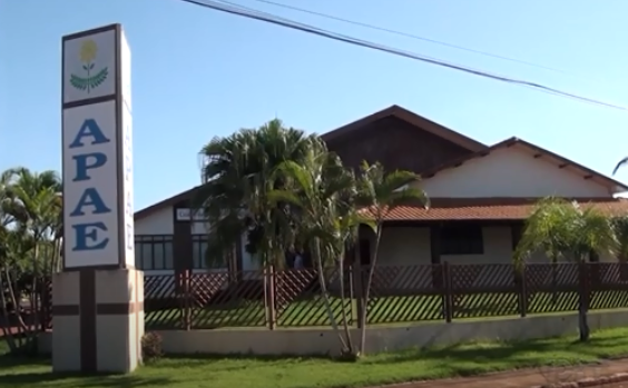 Governador 2020-21 Edilson Bigatão visita APAE de Itaporã-MS