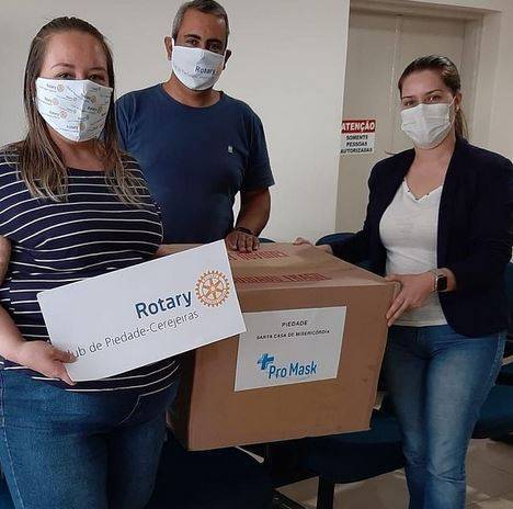 No dia 08 de julho de 2020, o Rotary Club de Piedade-Cerejeiras realizou a doação de 1.500 máscaras à Santa Casa de Misericórdia de Piedade/SP. As máscaras foram disponibilizadas pela Associação dos Rotary Clubs do Distrito 4621 para doação às Santa Casas das cidades em que os clubes do distrito atuam e adquiridas com recursos do projeto GG2011751. Juntos somos mais fortes!!!  #rotary #distrito4621 #doação #usemascaras