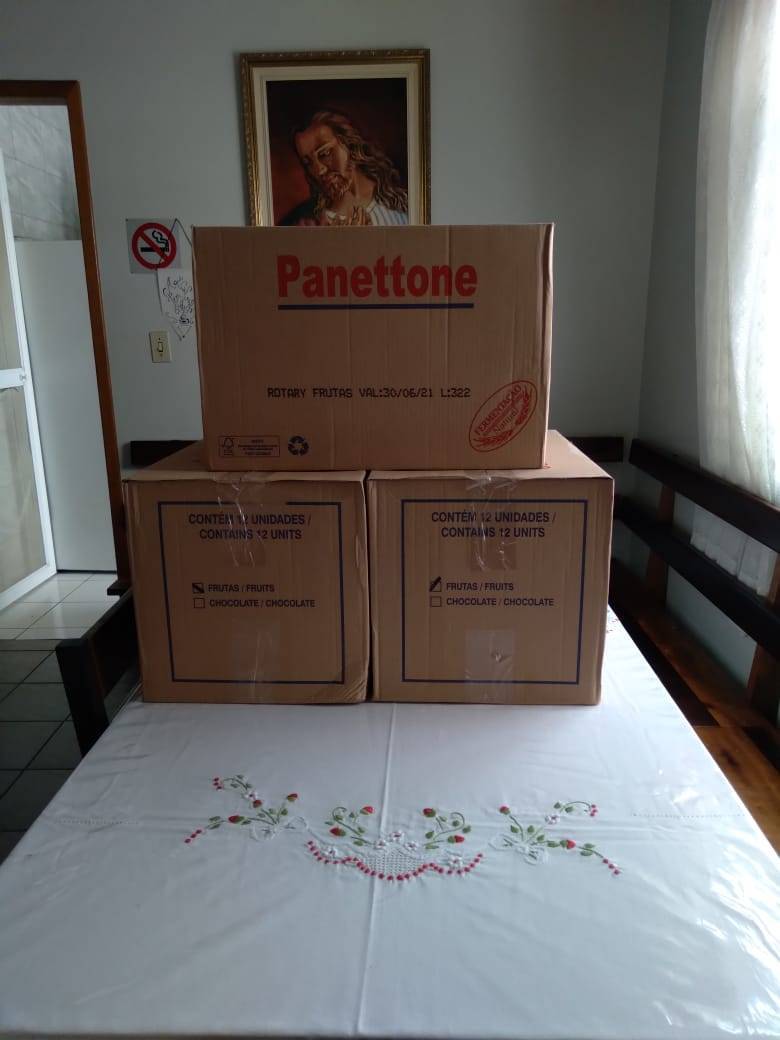 PANETONES DOADOS PELOS  ROTARY CLUBS RIO NEGRO - RIO MAFRA E GUABIROTUBA