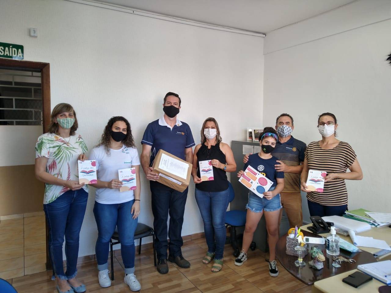 Entrega de livros do projeto: A Leitura Abre Oportunidades