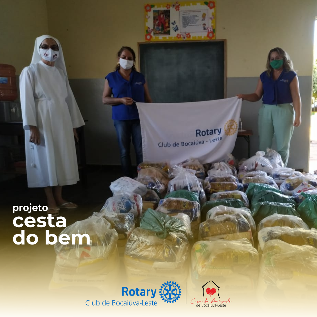 Cestas sendo entregues às irmãs responsáveis pela Creche Mariza Vicentin