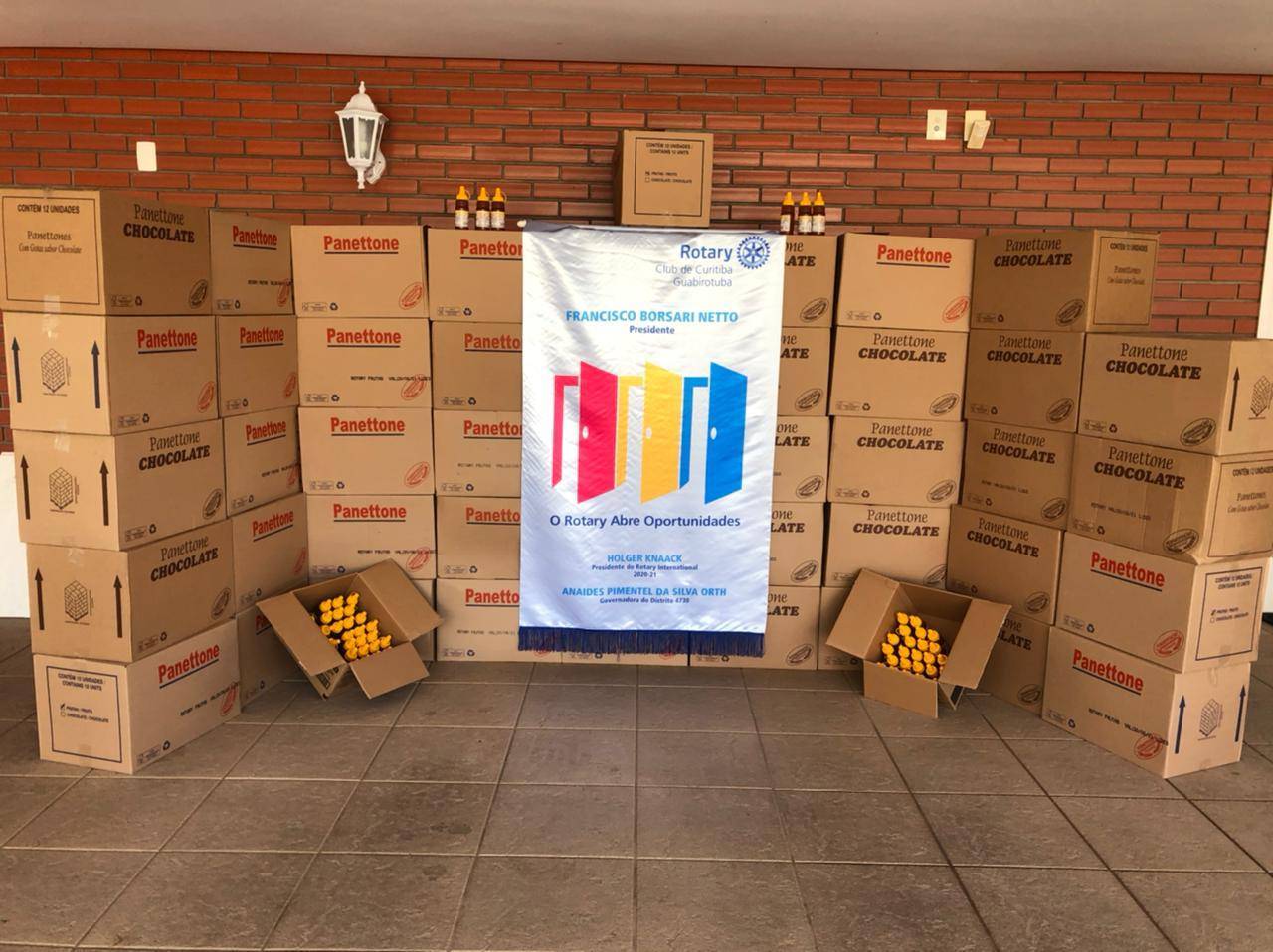 DOAÇÃO DE PANETONES E MEL PARA O CENTRO EDUCACIONAL JOÃO PAULO II 