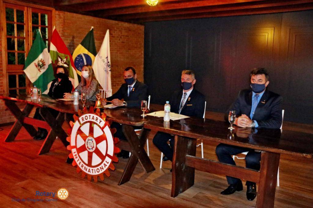 Rotary Club de Chapecó Centro recebe a vista  Oficial do Governador Fernando Junior Ambrósio Juntamente com a Cerimonia de Posse dos novos companheiros 