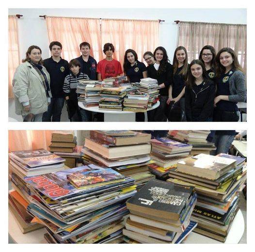 Interact Club de Rodeio faz primeira doação de livros à Biblioteca Pública Municipal “Germano Tambosi”