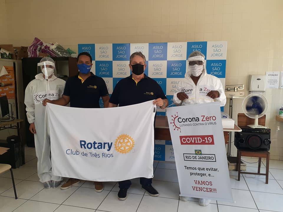 Hoje realizamos mais uma ação de combate ao Covid-19, através da ação Corona Zero, aonde realizamos testes de swab nos idosos e profissionais do Asilo São Jorge.  Tomando todas medidas de segurança realizamos mais de 50 testes que serão encaminhados para o Laboratório Lacen. Gostaríamos de agradecer o apoio da Secretaria de Saúde do município de Três Rios nesta ação e da direção do Asilo. #rotaryclubdetresrios #rotaryconectaomundo #distrito4571 #coronazero