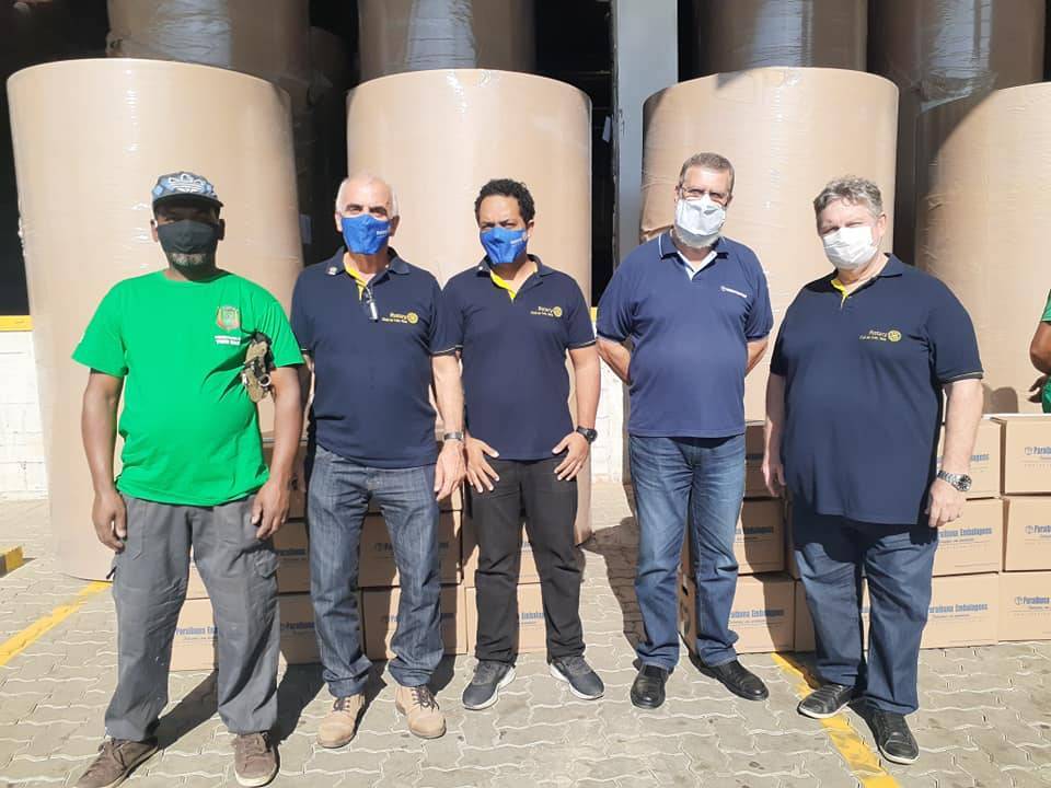Hoje foi mais um dia especial para o nosso clube, entregamos junto com a empresa  Paraibuna Embalagens 13 kits de higiene e limpeza para a Cotrecol (Cooperativa de Catadores de Material Reciclável de Três Rios) que realiza um trabalho importantíssimo em nosso município e precisam se cuidar tomando todos os cuidados nessa pandemia do Coronavirus.  Fica o nosso pedido à população  que separem os materiais recicláveis como plástico e papelão para os catadores, gerando renda a esses profissionais e ajudando na preservação do meio ambiente. Estiveram presentes o Presidente  Juliano Maia, o Diretor de Protocolo Simão Elmôr, o Diretor de Projetos Humanitários José Carlos Coelho, o Presidente da Cooperativa de Catadores  Sidcley e o Diretor da  Paraibuna Embalagens Sr. Atala Trepichio. #rotaryabreopprtunodades #distrito4571 #rotaryclubdetrêsrios #combateapandemia #servir