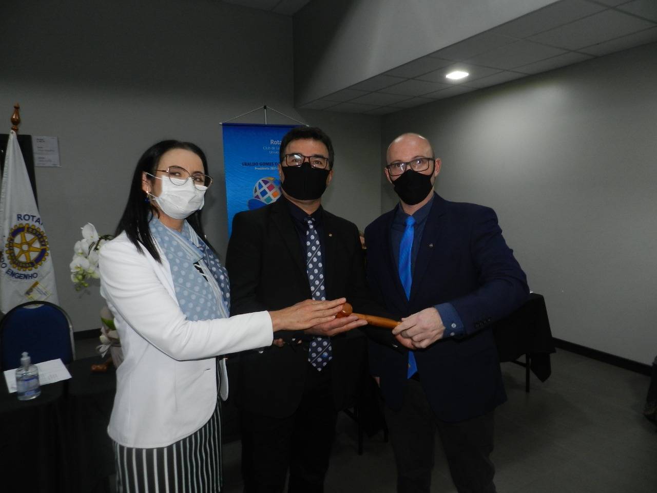 Maria Luiza e Eraldo Gomes da Silva receberam a presidência de Rodrigo Schoenell