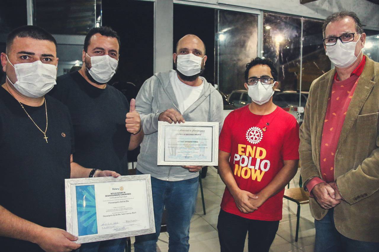 O Rotary Club de Florianópolis Sul da Ilha realizou a entrega do Certificado de Núcleo Rotary de Desenvolvimento Comunitário ao presidente Douglas Luiz Botelho 