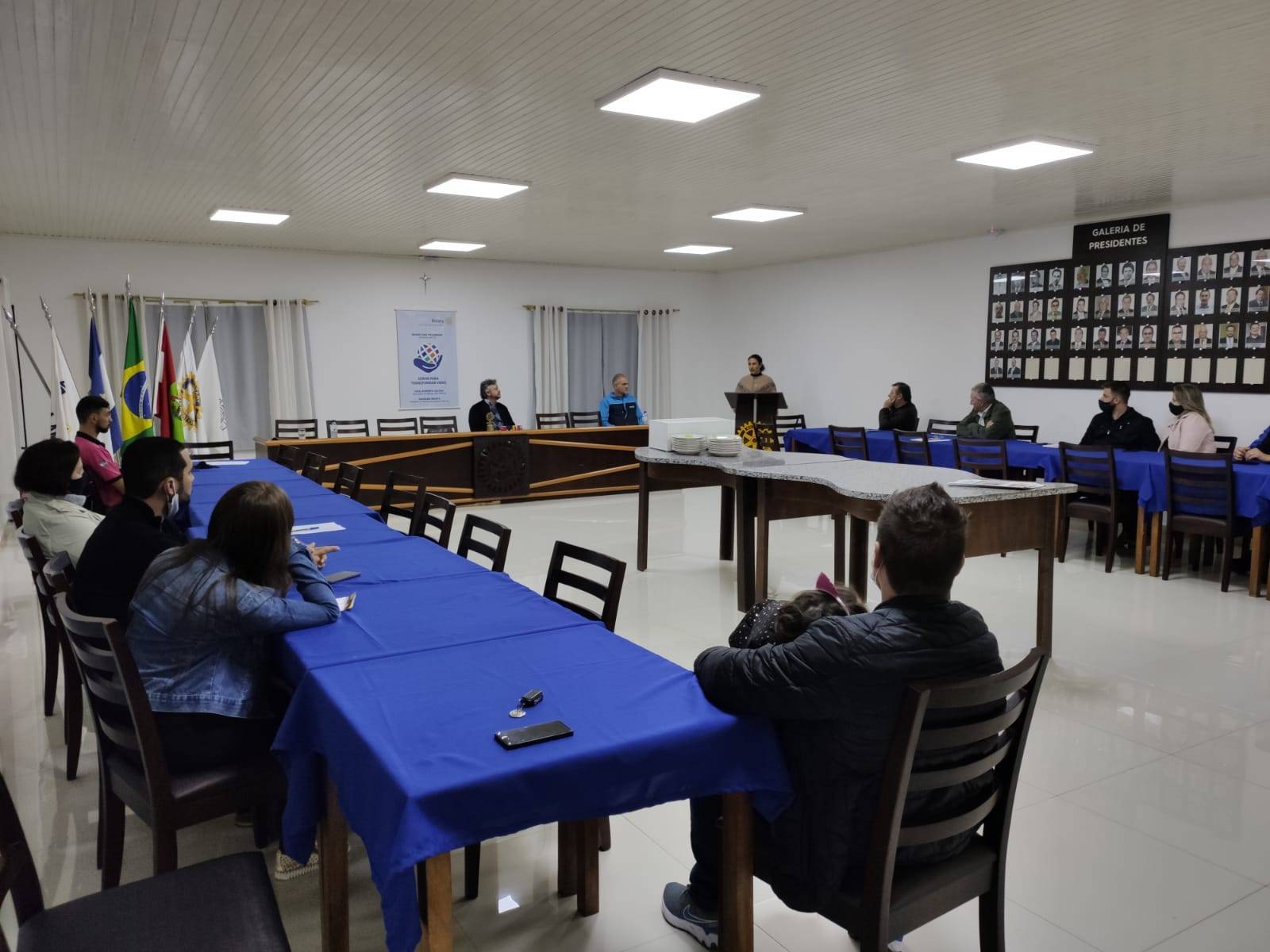 Psicóloga Dra Gleici A. dos Santos explanando sobre o tema Saúde Mental e Prevenção do Suicídio