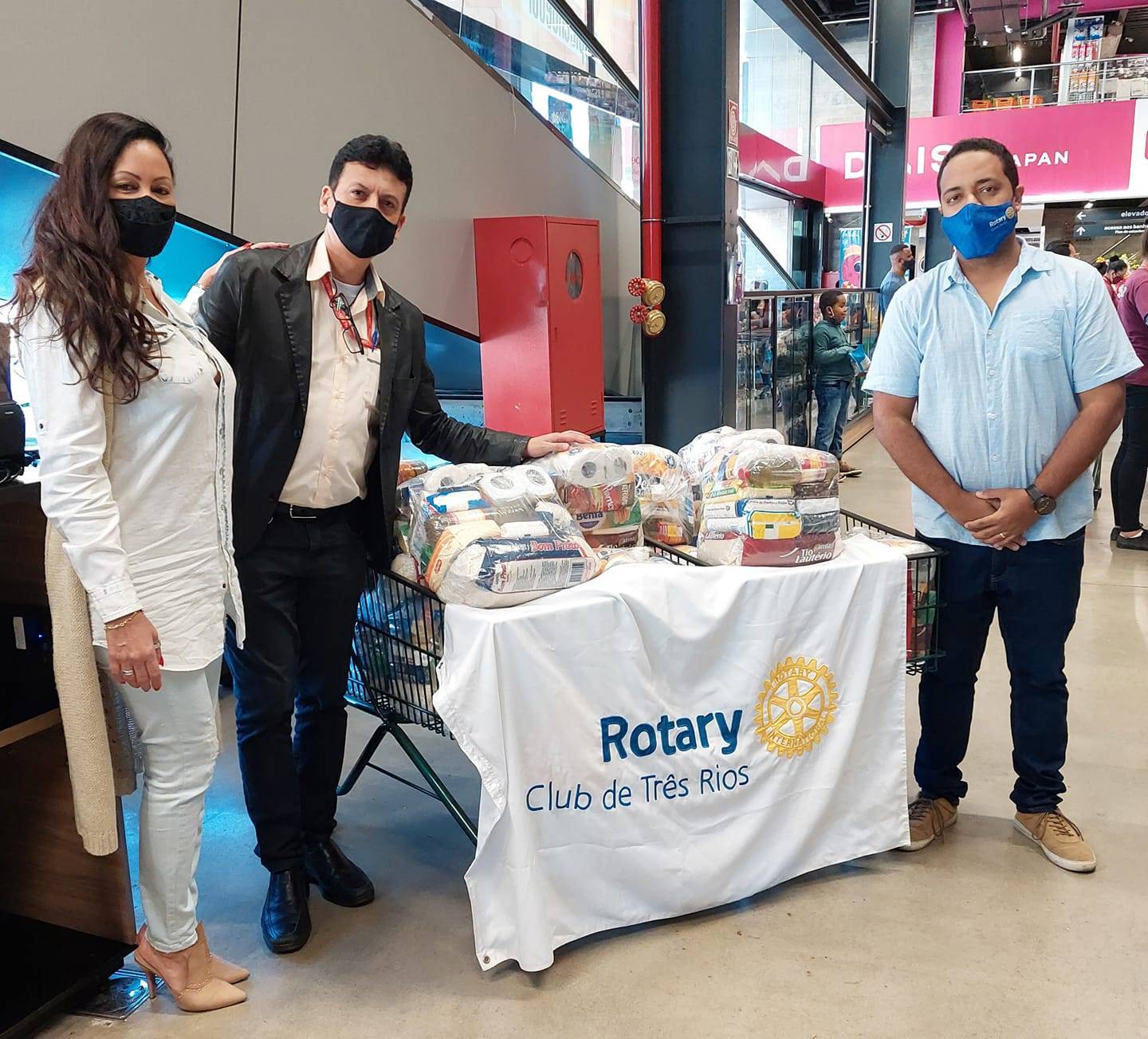 Realizamos no início da semana a entrega de cestas básicas para a Sociedade Espírita Joana de Angelis, que tem um projeto de captação de alimentos para uma entrega mensal a famílias cadastradas na instituição.  Nosso lema é servir para transformar vidas e vamos continuar realizando ações para minimizar os efeitos da pandemia. #distrito4571 #servirparatransformarvidas #rotaryclubdetresrios