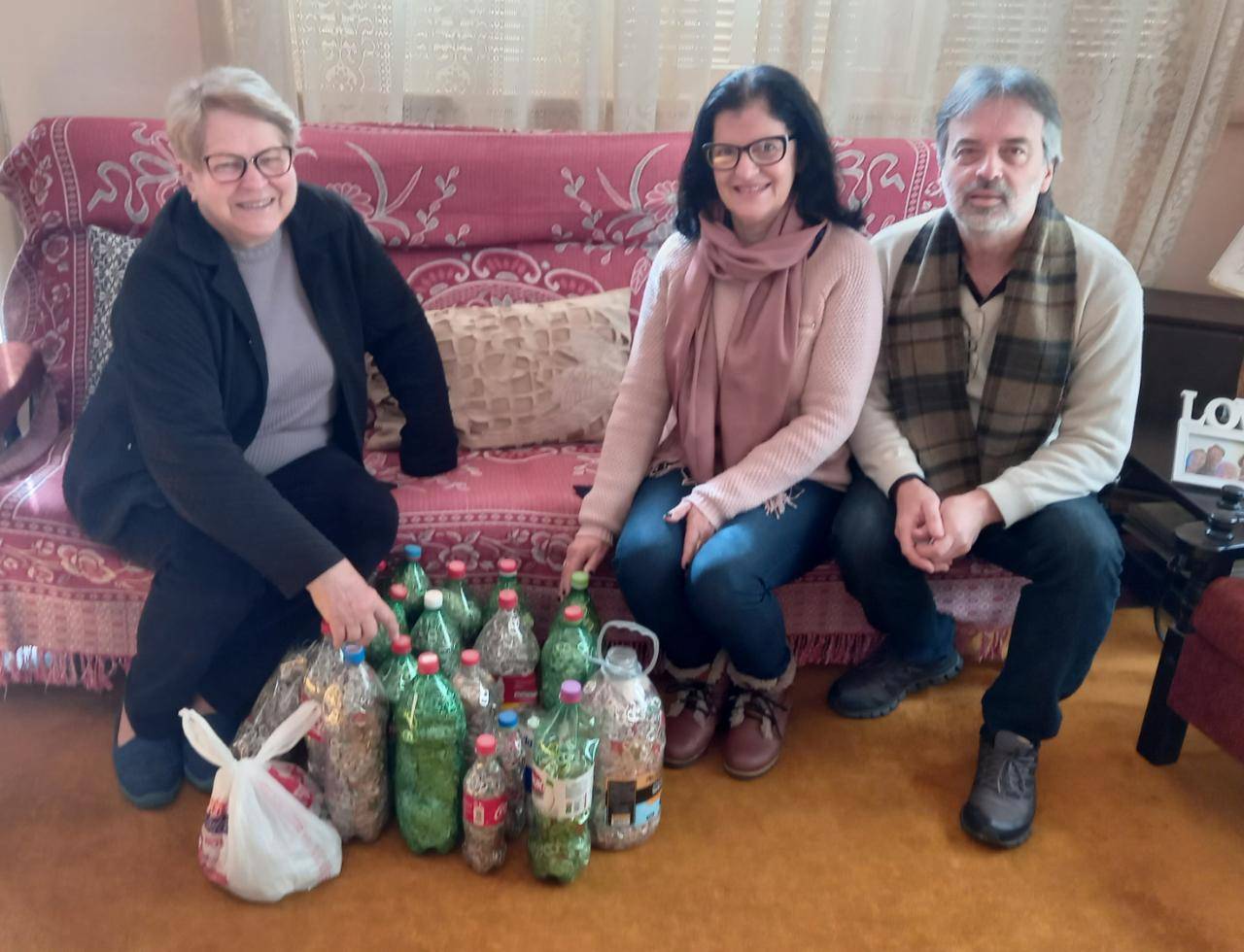 Entrega de lacres para a Casa da Amizade