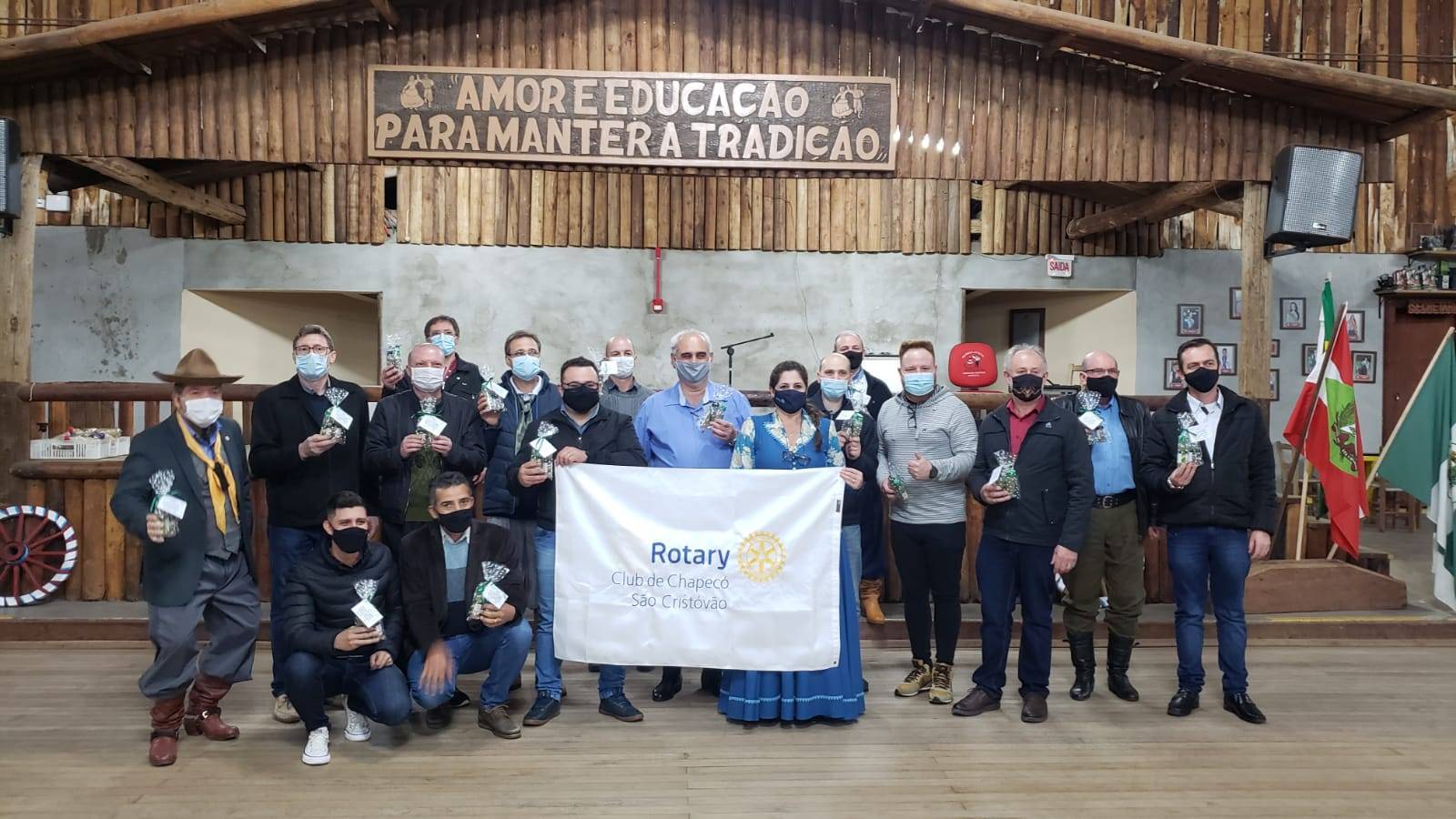 PRESIDENTE SANDRA COM OS COMPANHEIROS HOMENAGEADOS