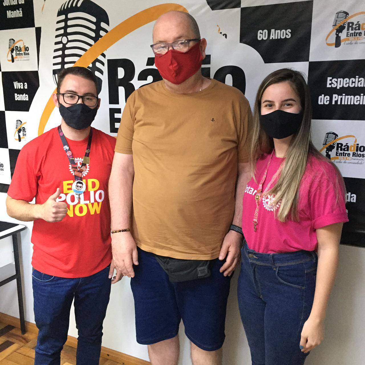 Presidente Danrlei e vice Tagli do Rotaract Club de Palmitos na Rádio Entre Rios de Palmitos divulgando o projeto e explanando as próximas ações do clube.