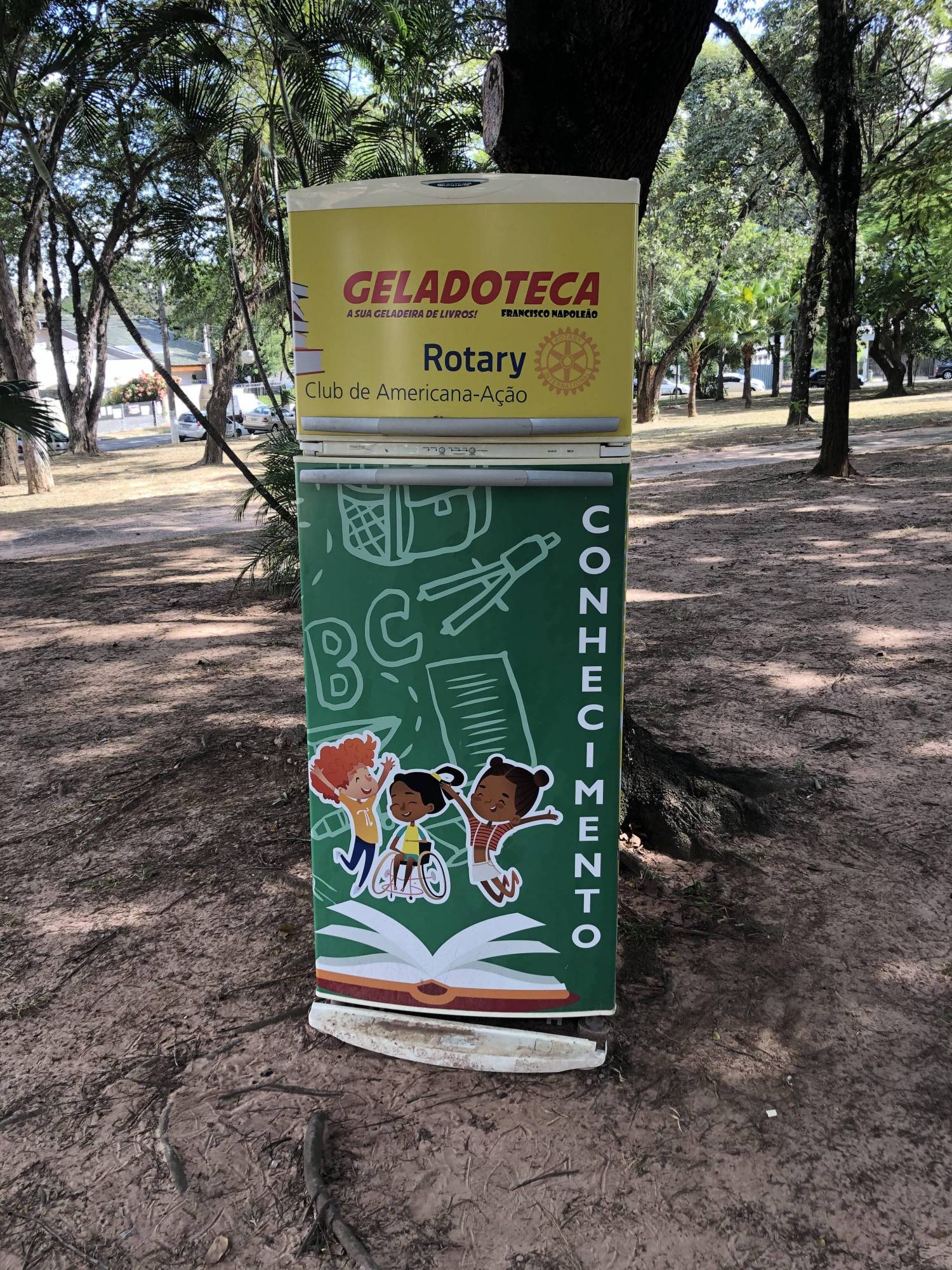 Projeto da Geladoteca quer levar conhecimento e estimular a leitura entre os moradores