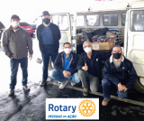 Entrega dos alimentos para os representantes da Comunidade Nossa Senhora das Graças.