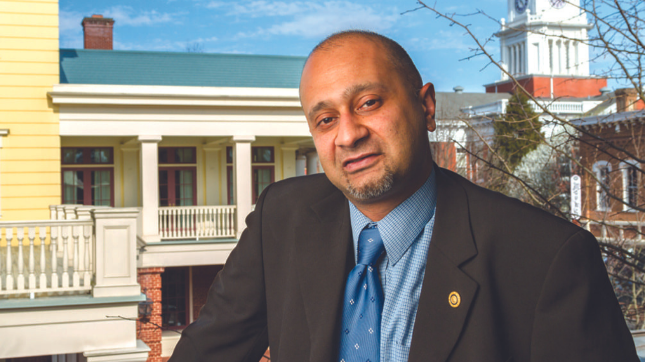 Kiran Singh Sirah, Bolsista Rotary pela Paz de 2011-13 e presidente do ISC (International Storytelling Center em Jonesborough), Tennessee, EUA.