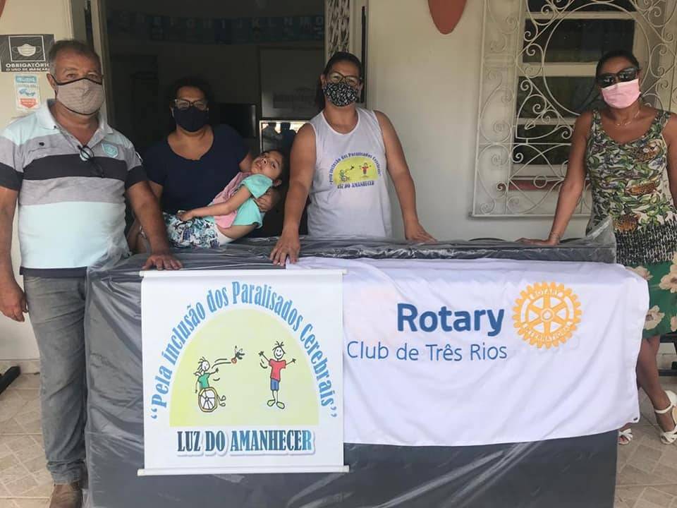 No final da semana passada o nosso clube em parceria com a empresa Plumatex  realizou mais uma ação de doação de mais de 50 colchões para instituições do município, colocando em prática nosso lema rotário do ano 