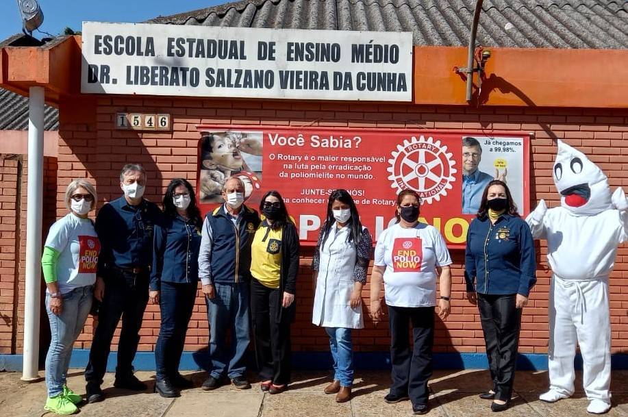 Escola Dr. Liberato Salzano Vieira da Cunha apoiando a Campanha de Multivacinação