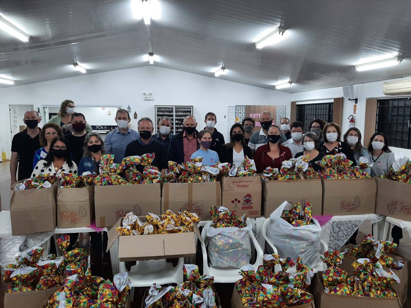 Companheiros nos preparativos da ação. 