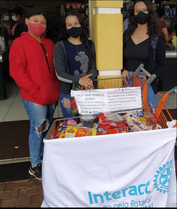 As interactianas Yara Gonçalves, Maria Clara Martins e Karolainy durante a arredação do último domingo (10). 