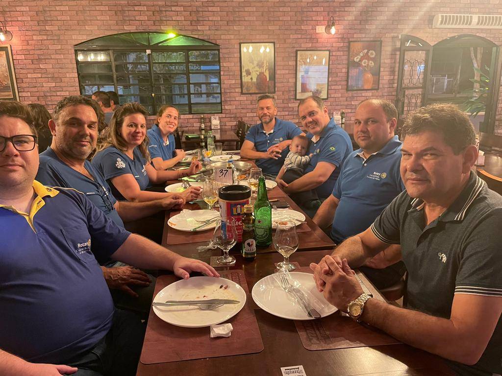 Momento de Companheiros entre os integrantes do Rotary Club de Bariri - 16 de junho e os rotarianos de Ibitinga