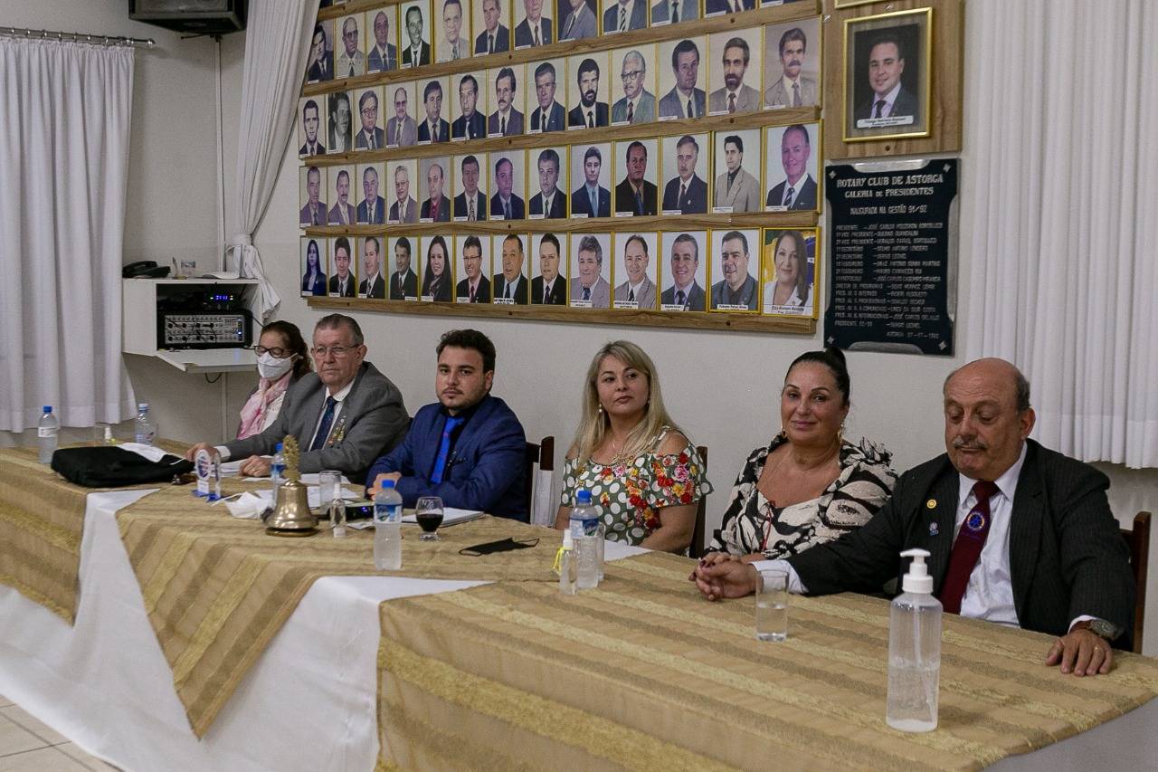 Detalhe da mesa diretora na festiva oferecida ao Governador e esposa