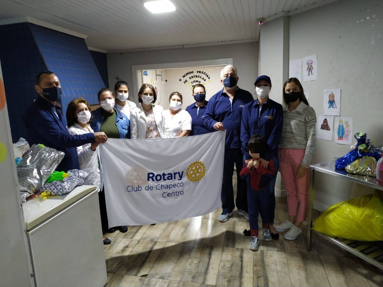 Rotary Club de Chapecó Centro Realiza ação em comemoração ao dia das crianças.