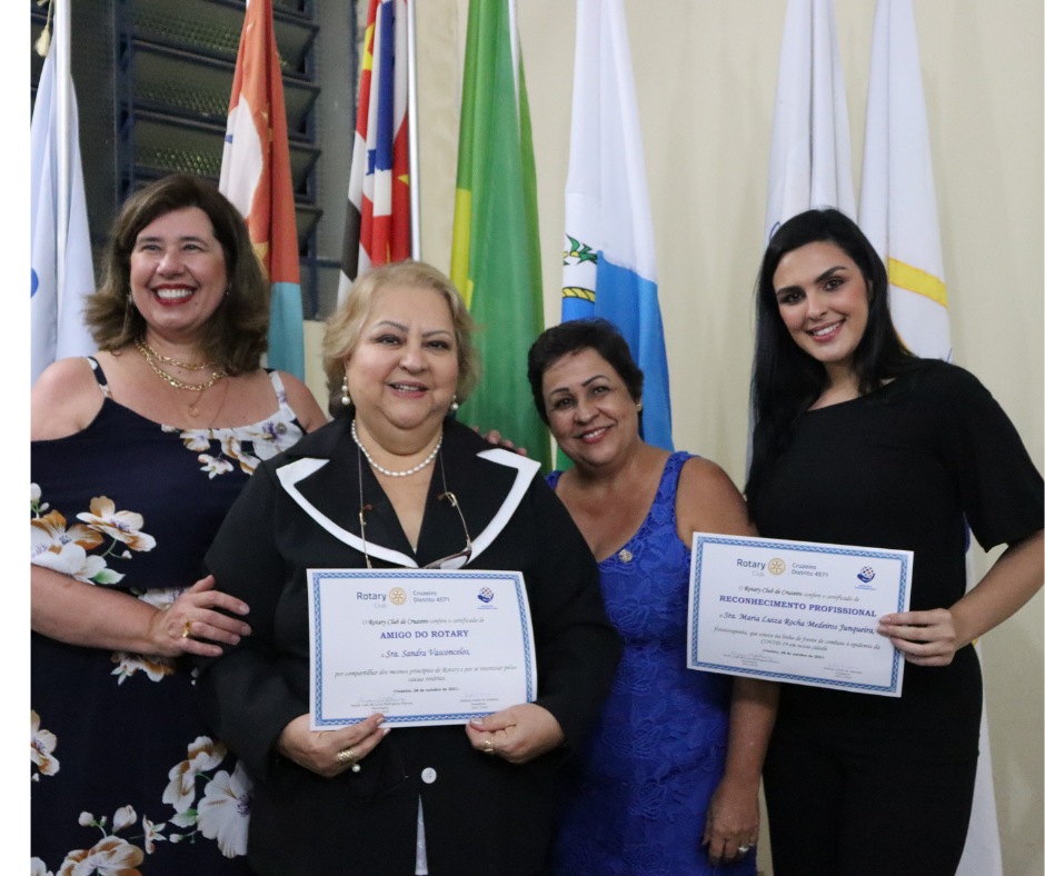 Na foto, da esquerda para a direita, Kassima, Sandra, Helena (pres.RC Cruzeiro) e Maria Luisa.