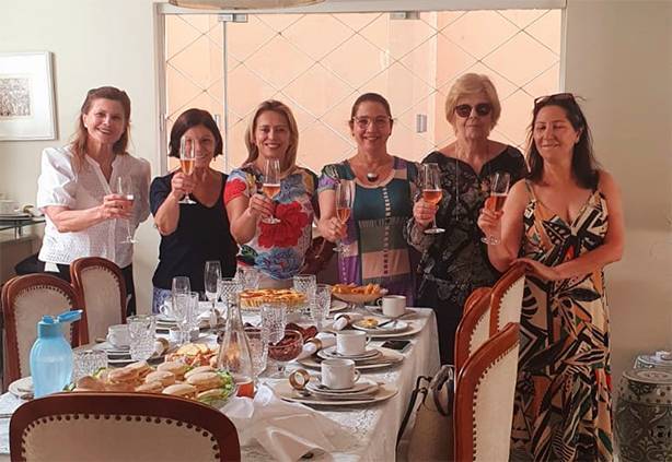 Comissão Distrital do Empoderamento das Meninas e convidadas reunidas em Londrina