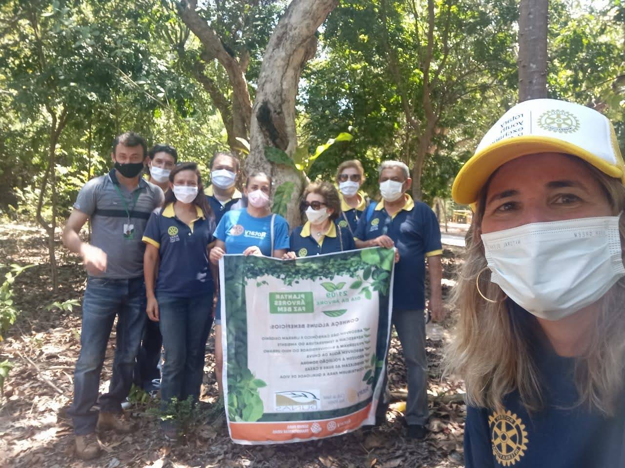 Plantio de mudas no Parque das Dunas