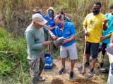 Plantio da 1ª muda. Sr Orlando e Co. Cláudio Morato
