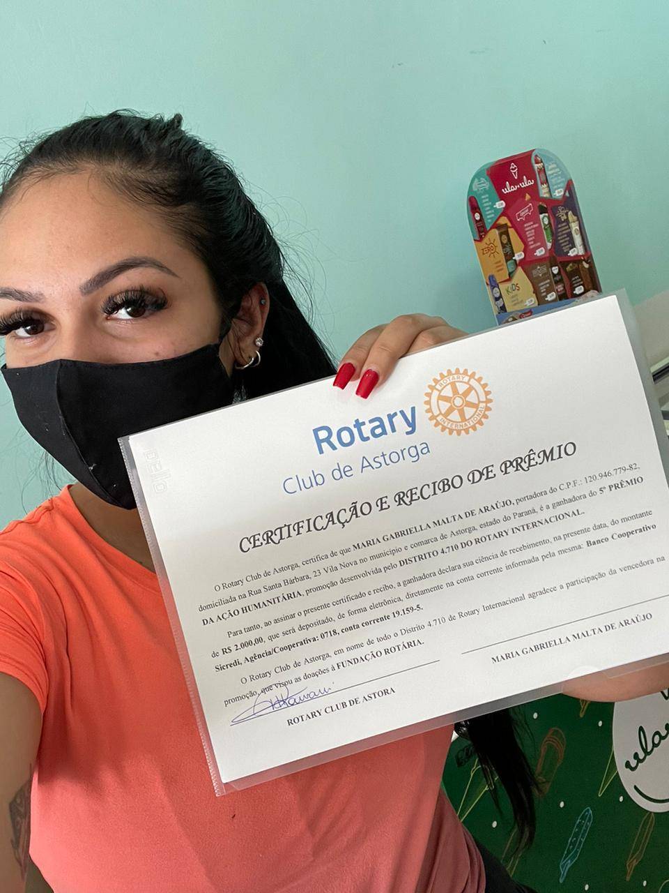 Uma das felizes ganhadoras do prêmio de R$2.000,00 - Maria Gabriela Malta de Araújo. O cupom foi vendido pelo Rotary Club de Astorga.