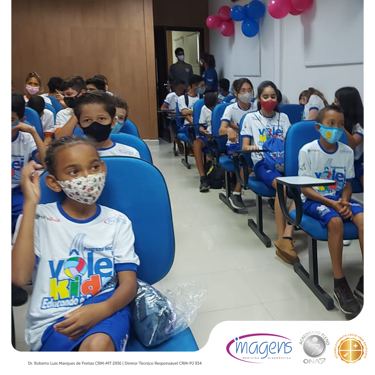 Sessão de cinema para a garotada com direito a pipoca, cachorro quente, doces e refrigerante