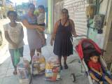 Entrega de cestas básicas para família do bairro Areal, em Angra dos Reis-RJ