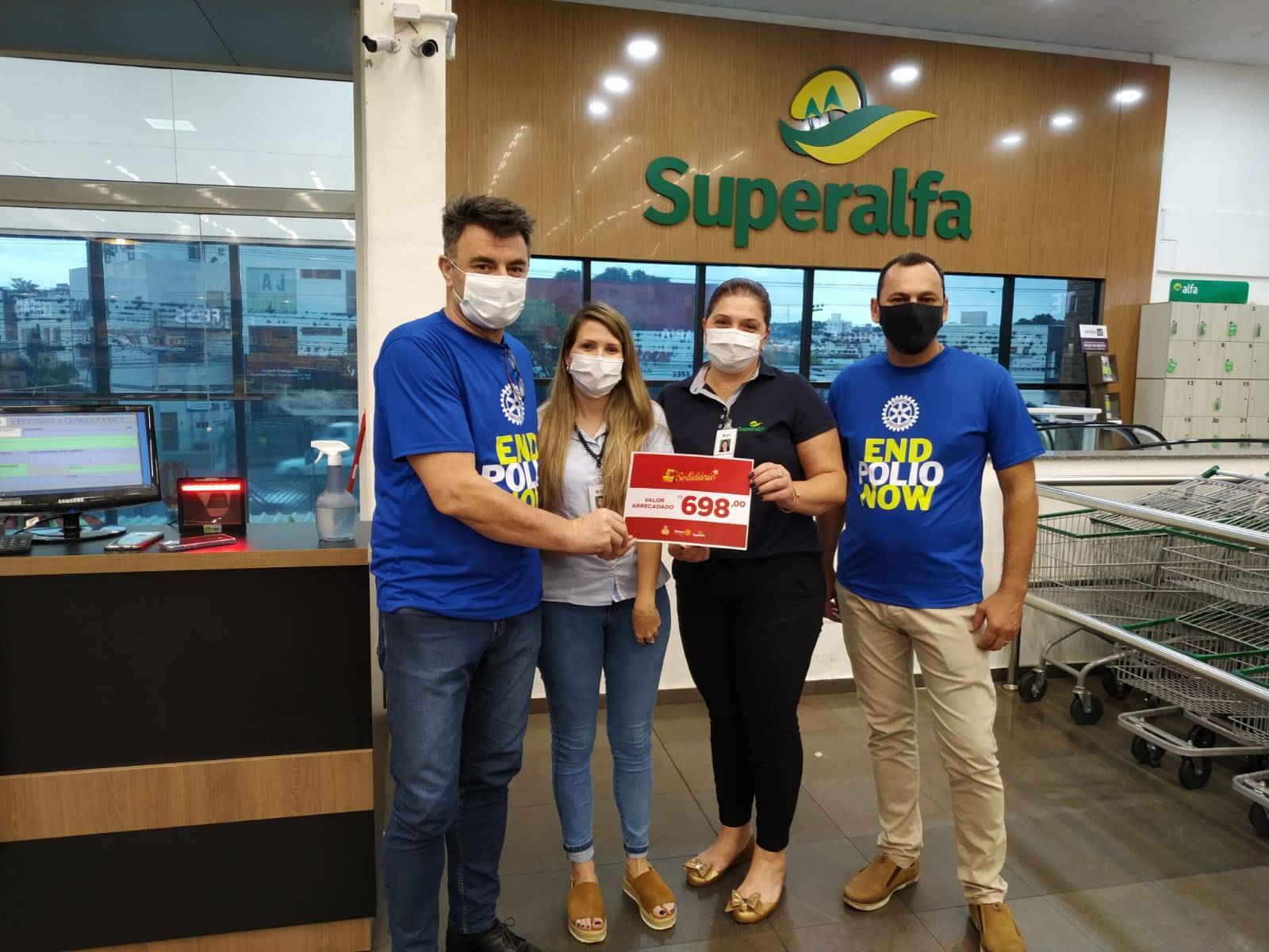 Na tarde do dia 14 de janeiro de 2022, o Rotary Clube de Chapecó Centro, através da comissão de projetos e arrecadação do Clube, Sr Darci Luis Campo e o Companheiro Vilmar B Perim, receberam das mãos da gerente do Supermercado Alfa Sra. Luciane e departamento de Marketing Sra. Tamyres, valor em dinheiro proveniente da venda de panetones, realizada pelo Superalfa de Chapeco. Fica nosso agradecimento ao Superalfa pela parceria com o Rotary Clube de Chapecó Centro, possibilitando continuidade dos projetos na comunidade.