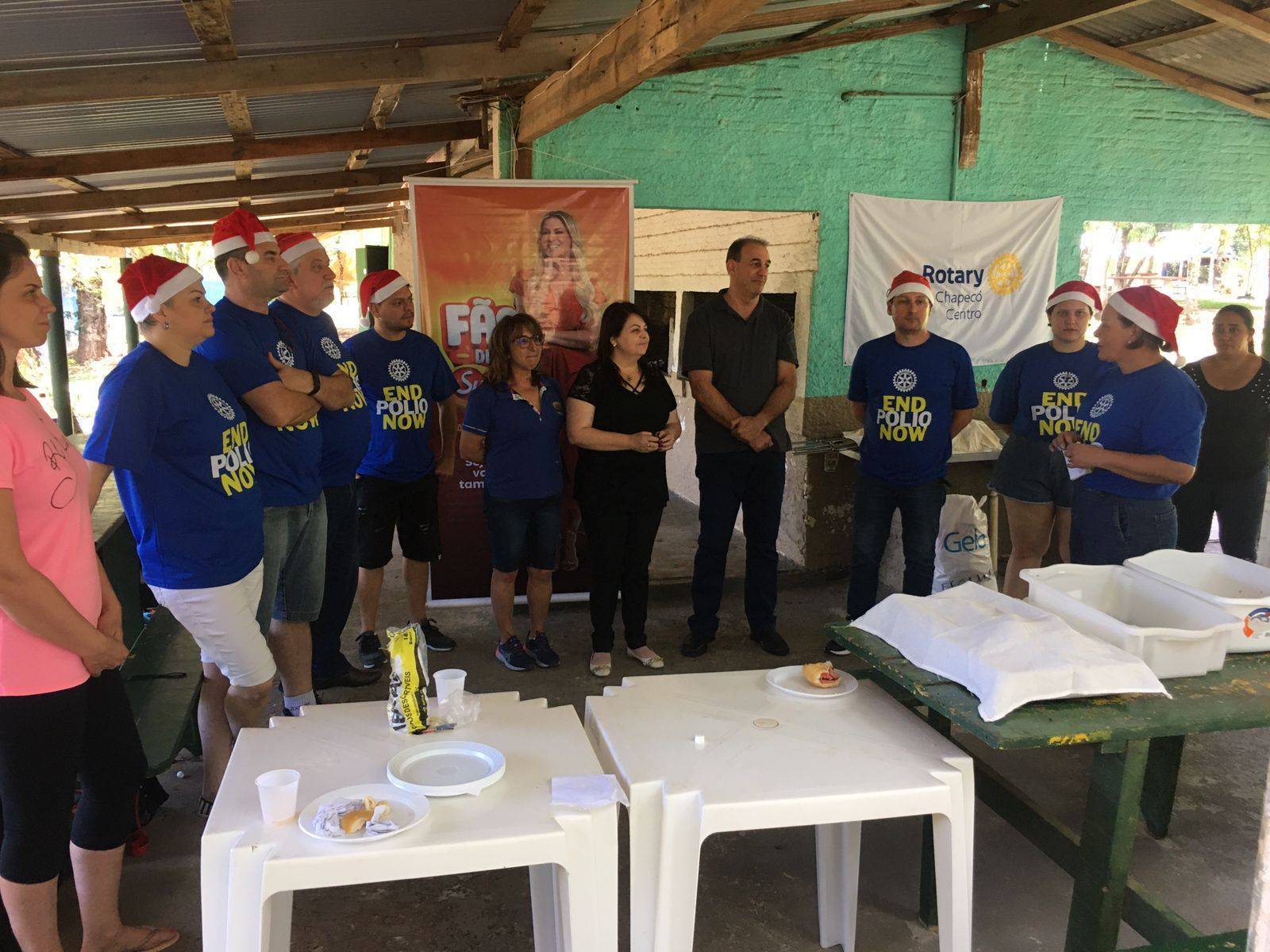 Rotary Club de Chapecó Centro participa da ação Festiva de Natal para crianças do distrito de Marechal Bormann