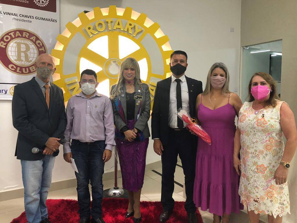 Governadora Sandra empossa dois novos rotarianos em Trindade-GO