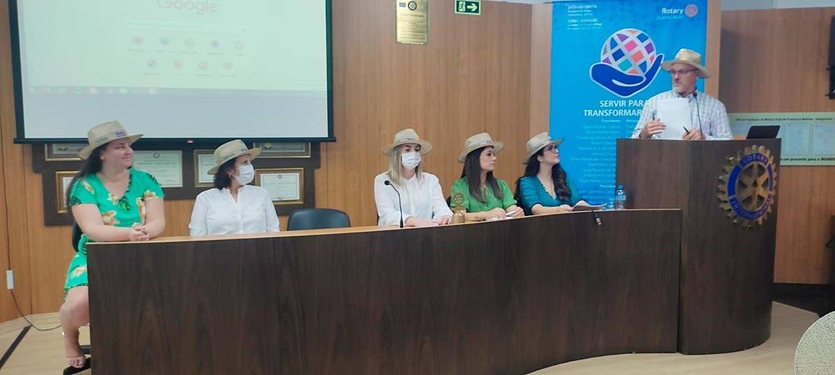 Débora Cristina, Marta Baseggio, Eduarda, Thaís, Jerusa e Sergio Baseggio, governador do Distrito 4640, na primeira reunião extraordinária do ‘Galera do Chapéu”, o 12º clube de Rotary de Francisco Beltrão.