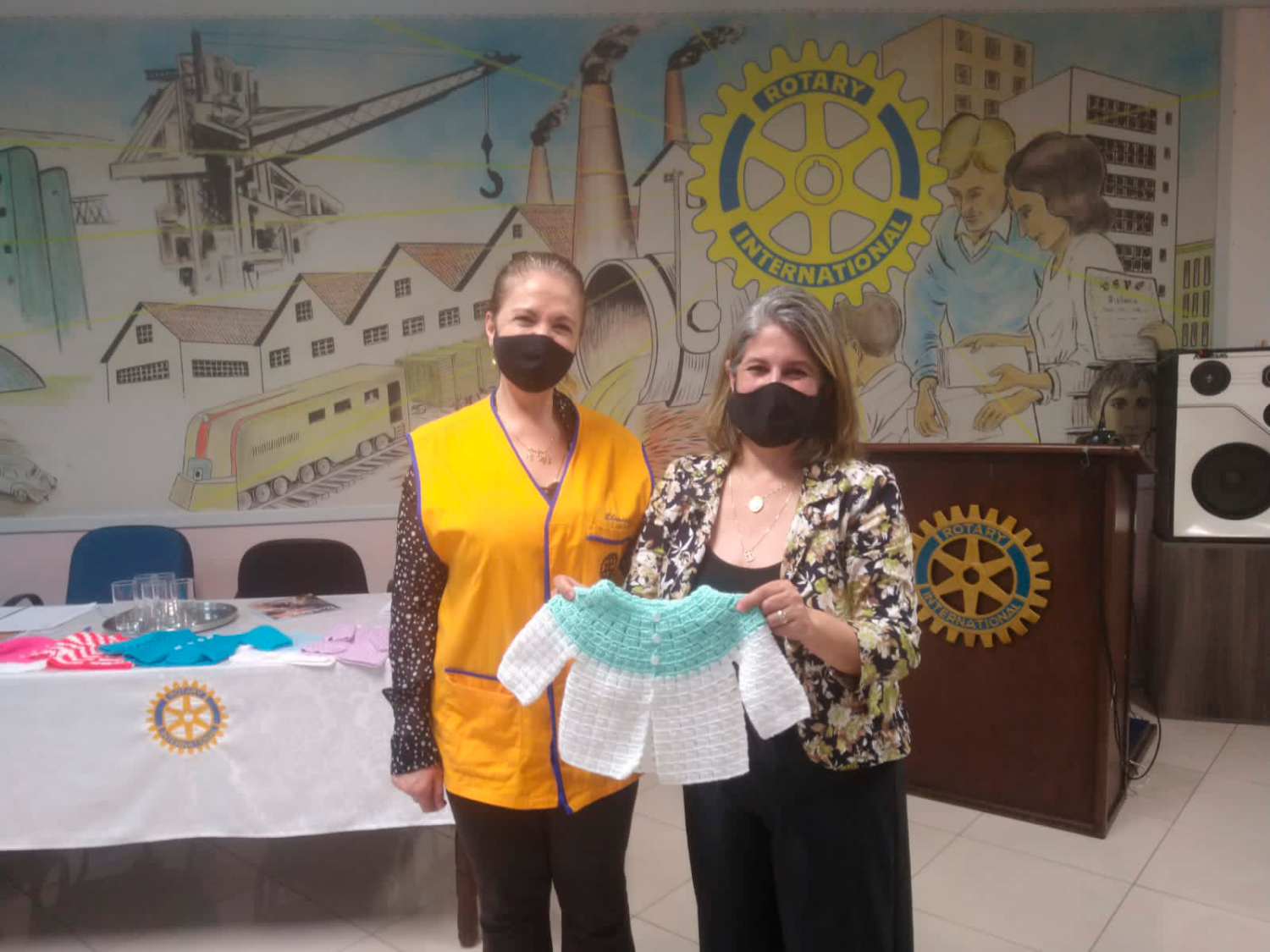 Presidente RC Alagados gestão 2021/2022 Elenice do Rocio Gomes de Oliveira e Sra Kelly Bida do Projeto Miguel Rafael