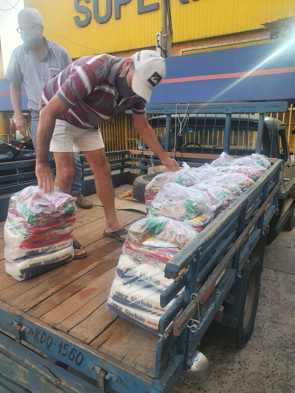 Recebimento de doações de cestas básicas 