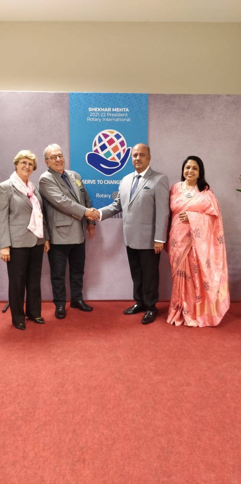 Foto oficial do GD Carlos A Biela e Presidente Shekhar Mehta.