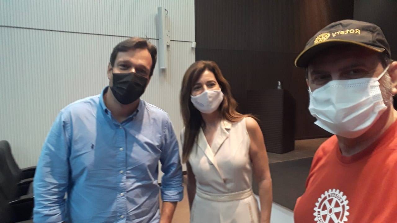 Presidente Gustavo do Sistema Fiemt e a Mariângela do Grupo Imagens - Parceiros do Rotary D. 4440