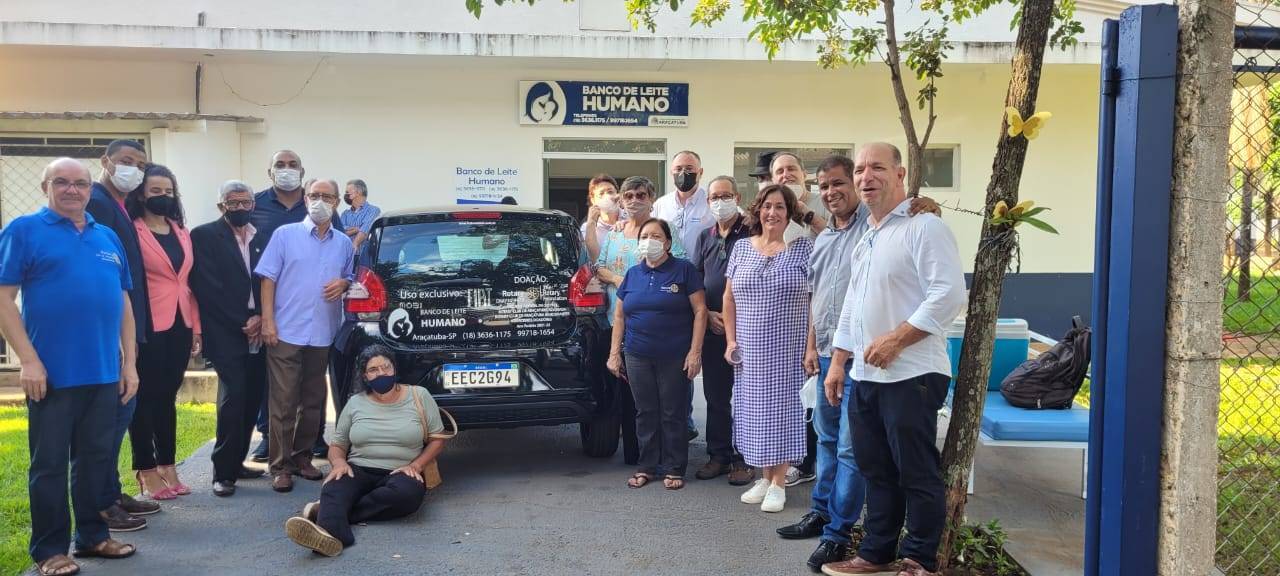 Os Rotary Clubs de Araçatuba Alvorada e Bandeirantes, entregam um carro com Subsidio Distrital